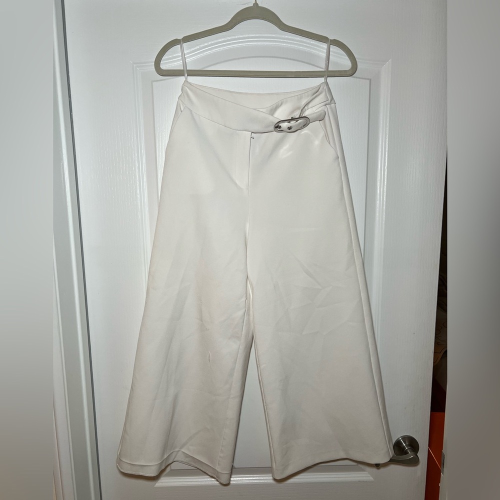 Very White Flare Cropped Trouser
